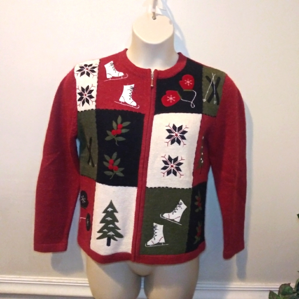 Croft & Barrow Patchwork Front Red, Black & Green Winter Themed Cardigan Sweater
